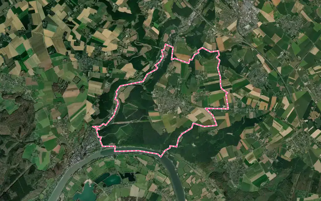 Vue satellite de Saint-Pierre-de-Varengeville avec ses contours administratifs