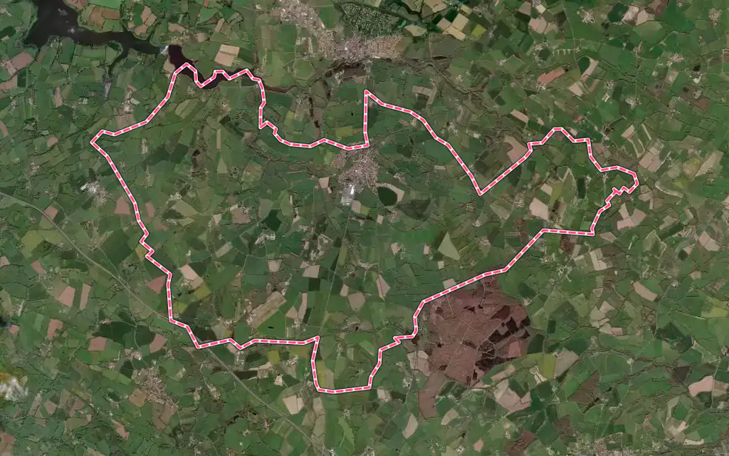 Vue satellite de Saint-Pierre-des-Échaubrognes avec ses contours administratifs