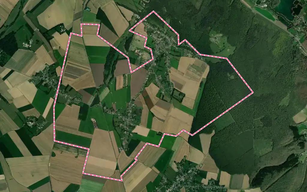 Vue satellite de Saint-Pierre-en-Val avec ses contours administratifs