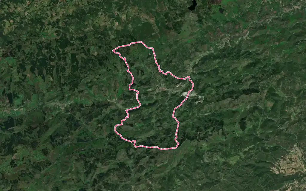 Vue satellite de Saint-Pons-de-Thomières avec ses contours administratifs