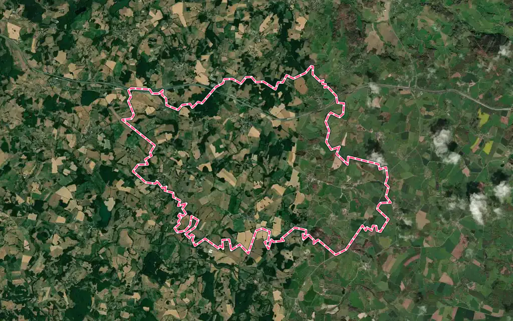 Vue satellite de Saint-Priest-la-Plaine avec ses contours administratifs