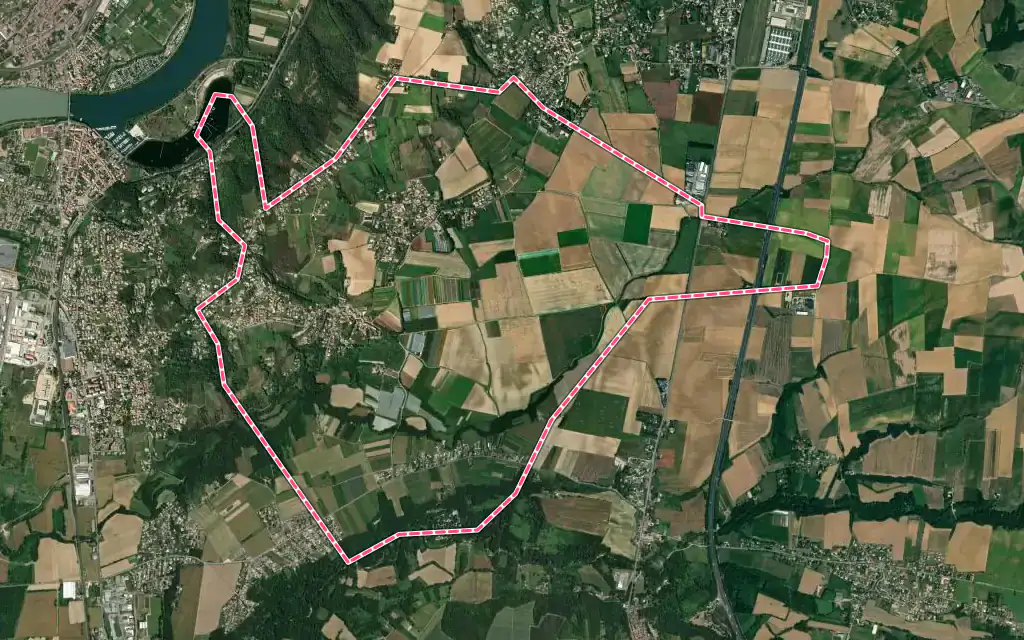 Vue satellite de Saint-Prim avec ses contours administratifs