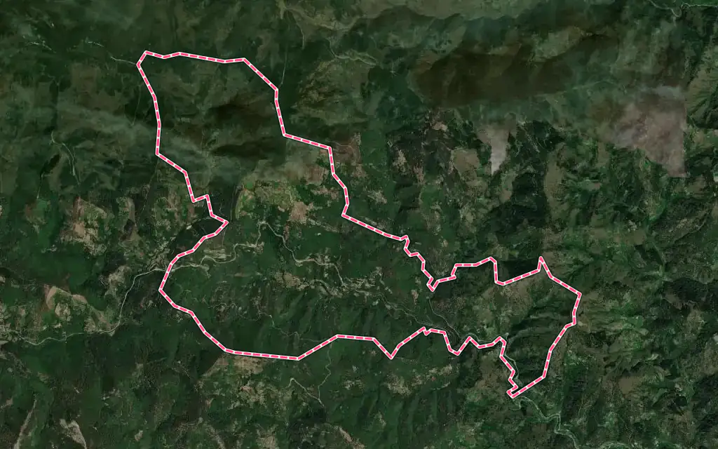 Vue satellite de Saint-Privat-de-Vallongue avec ses contours administratifs
