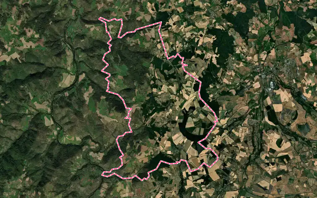 Vue satellite de Saint-Privat-du-Dragon avec ses contours administratifs