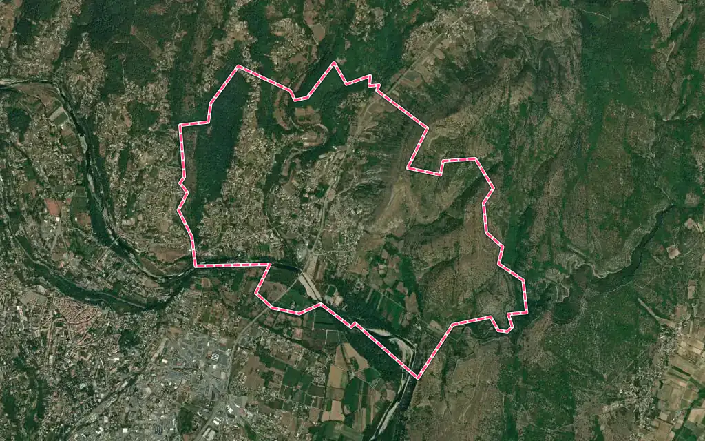 Vue satellite de Saint-Privat avec ses contours administratifs
