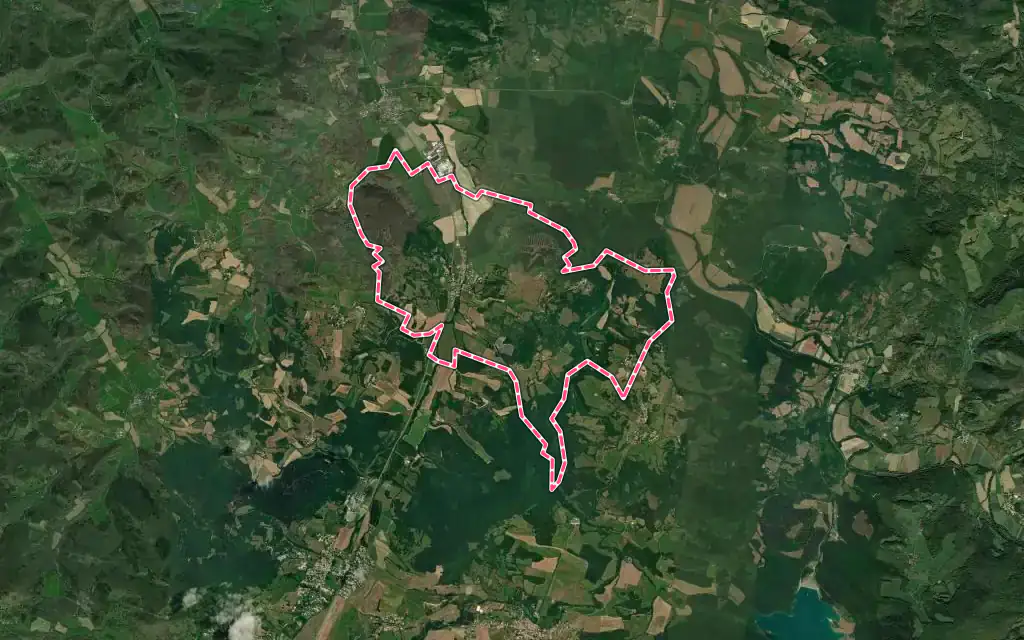 Vue satellite de Saint-Quentin-la-Tour avec ses contours administratifs