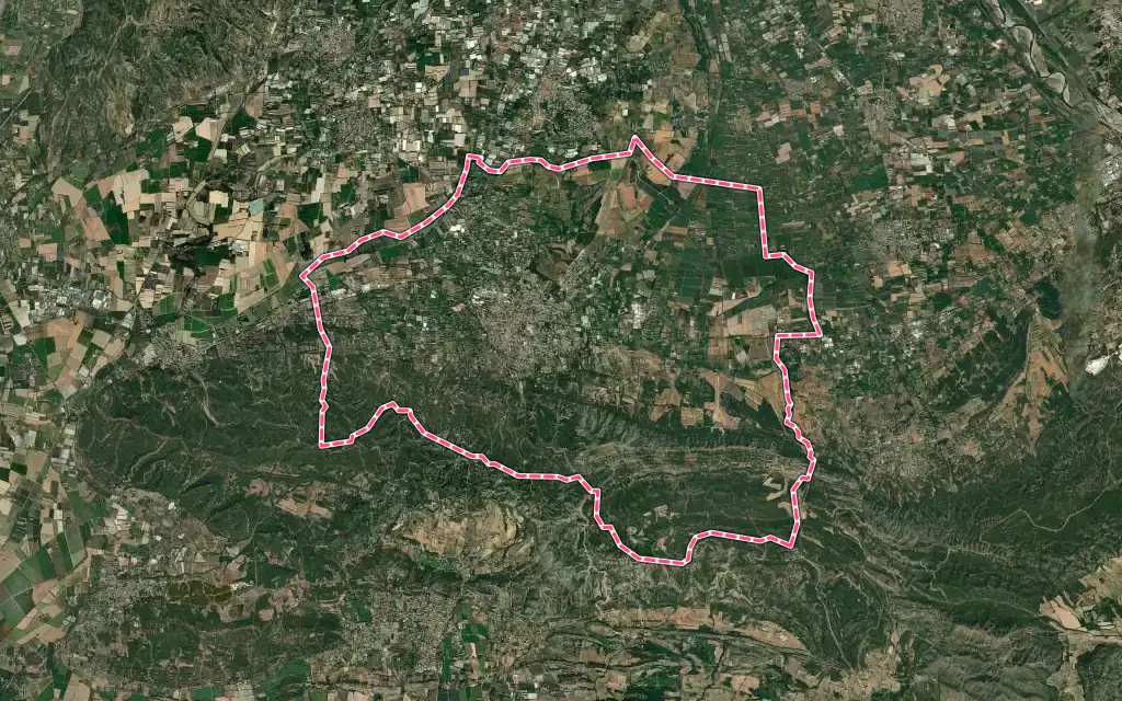 Vue satellite de Saint-Rémy-de-Provence avec ses contours administratifs