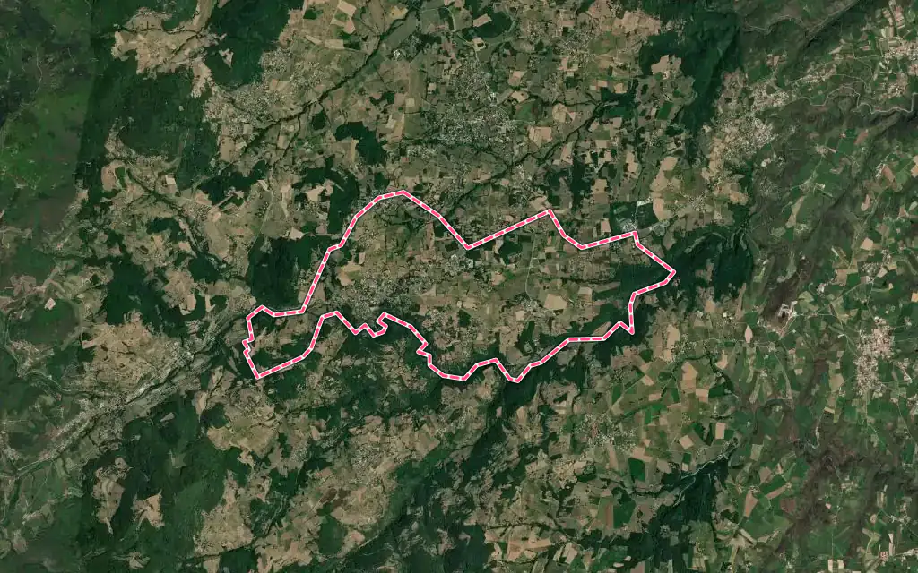 Vue satellite de Saint-Romain-d'Ay avec ses contours administratifs