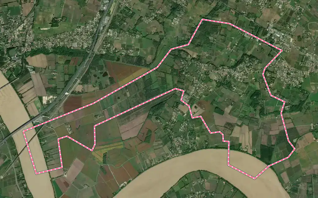 Vue satellite de Saint-Romain-la-Virvée avec ses contours administratifs