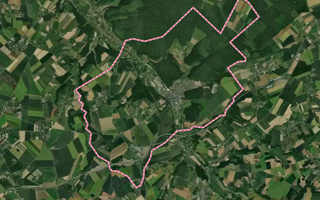 Vue satellite de Saint-Saëns avec ses contours administratifs