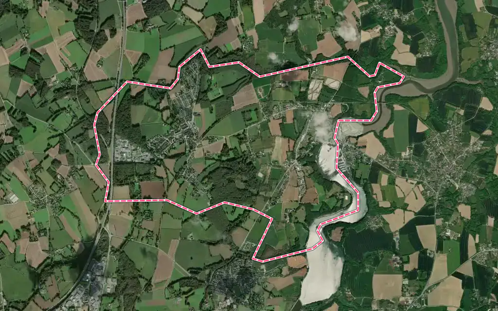 Vue satellite de Saint-Samson-sur-Rance avec ses contours administratifs