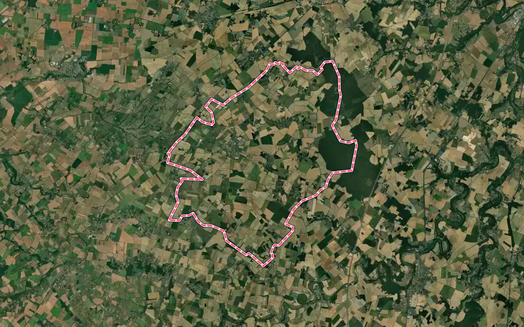 Vue satellite de Saint-Sauvant avec ses contours administratifs