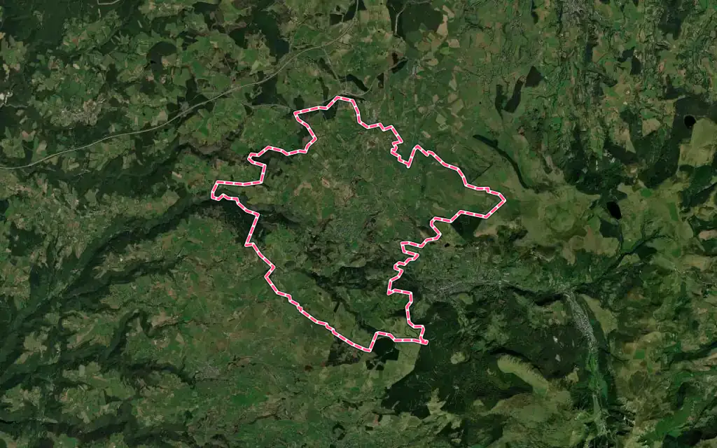 Vue satellite de Saint-Sauves-d'Auvergne avec ses contours administratifs