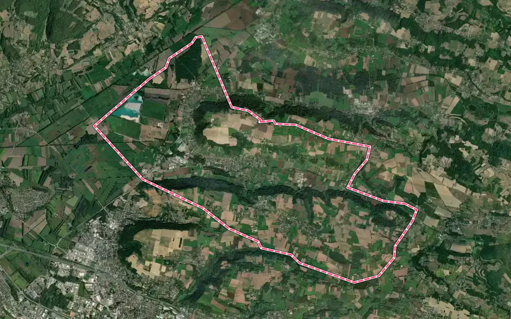 Vue satellite de Saint-Savin avec ses contours administratifs