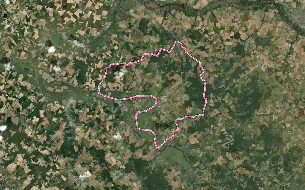 Vue satellite de Saint-Savinien avec ses contours administratifs
