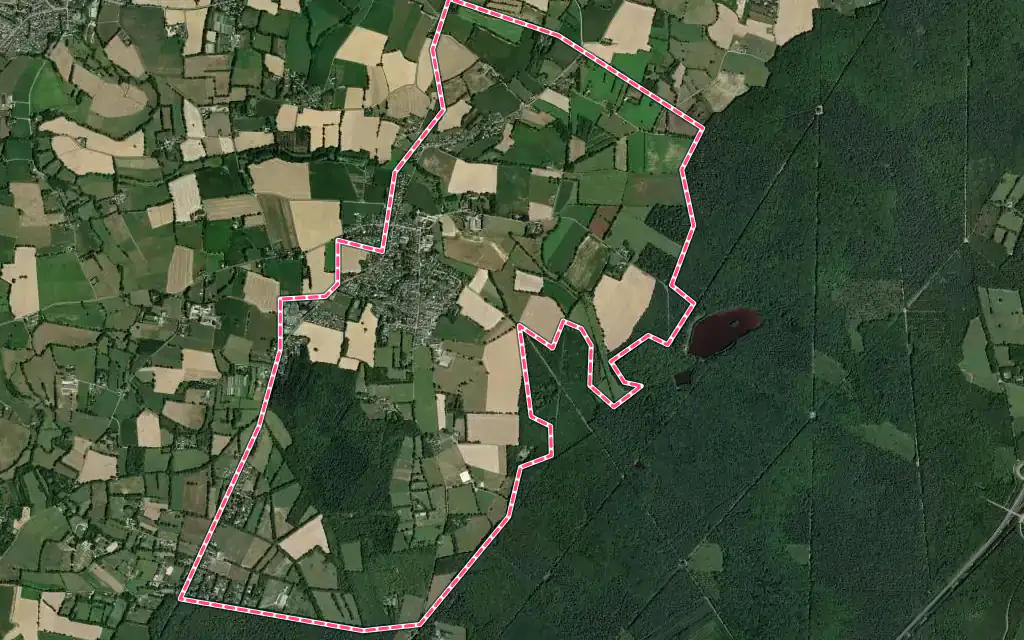 Vue satellite de Saint-Sulpice-la-Forêt avec ses contours administratifs