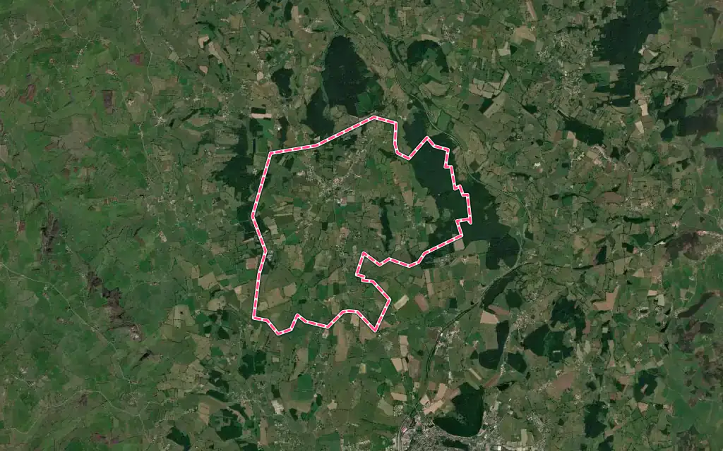 Vue satellite de Saint-Symphorien-des-Bois avec ses contours administratifs
