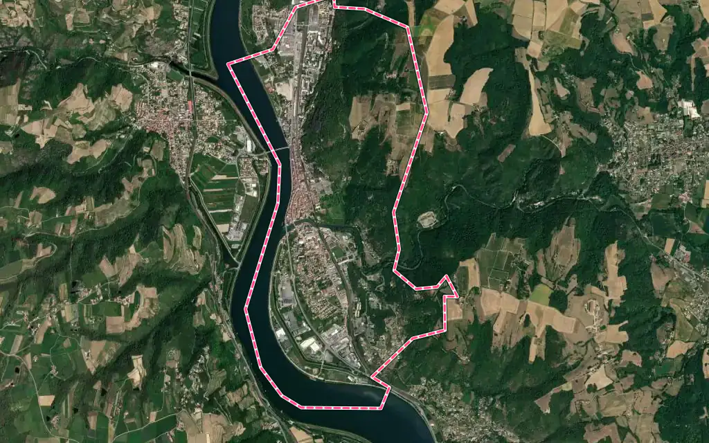 Vue satellite de Saint-Vallier avec ses contours administratifs