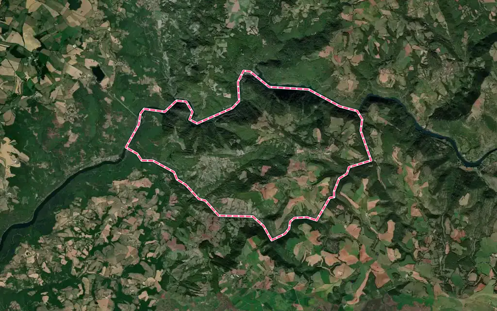 Vue satellite de Saint-Victor-et-Melvieu avec ses contours administratifs
