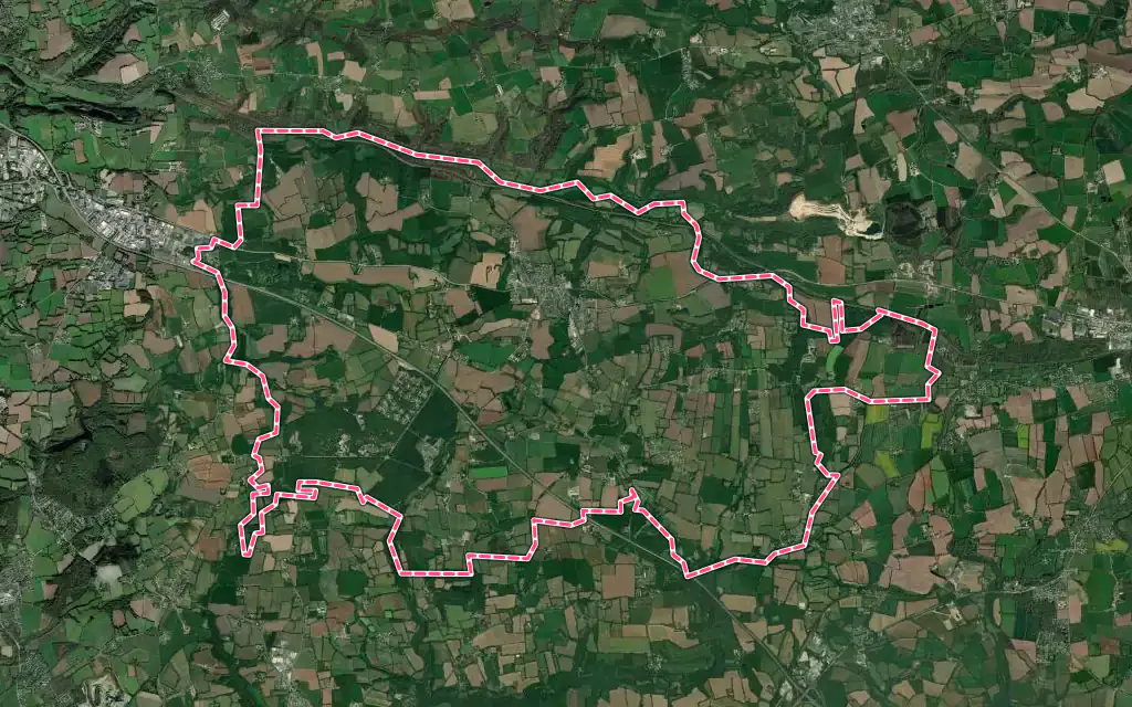 Vue satellite de Saint-Yvi avec ses contours administratifs