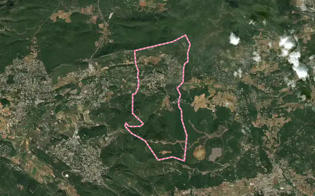 Vue satellite de Sainte-Anastasie-sur-Issole avec ses contours administratifs