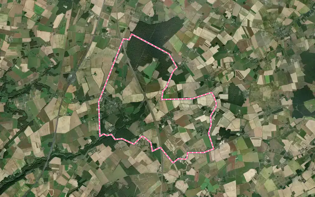 Vue satellite de Sainte-Catherine-de-Fierbois avec ses contours administratifs