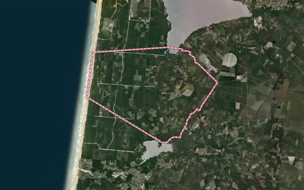 Vue satellite de Sainte-Eulalie-en-Born avec ses contours administratifs