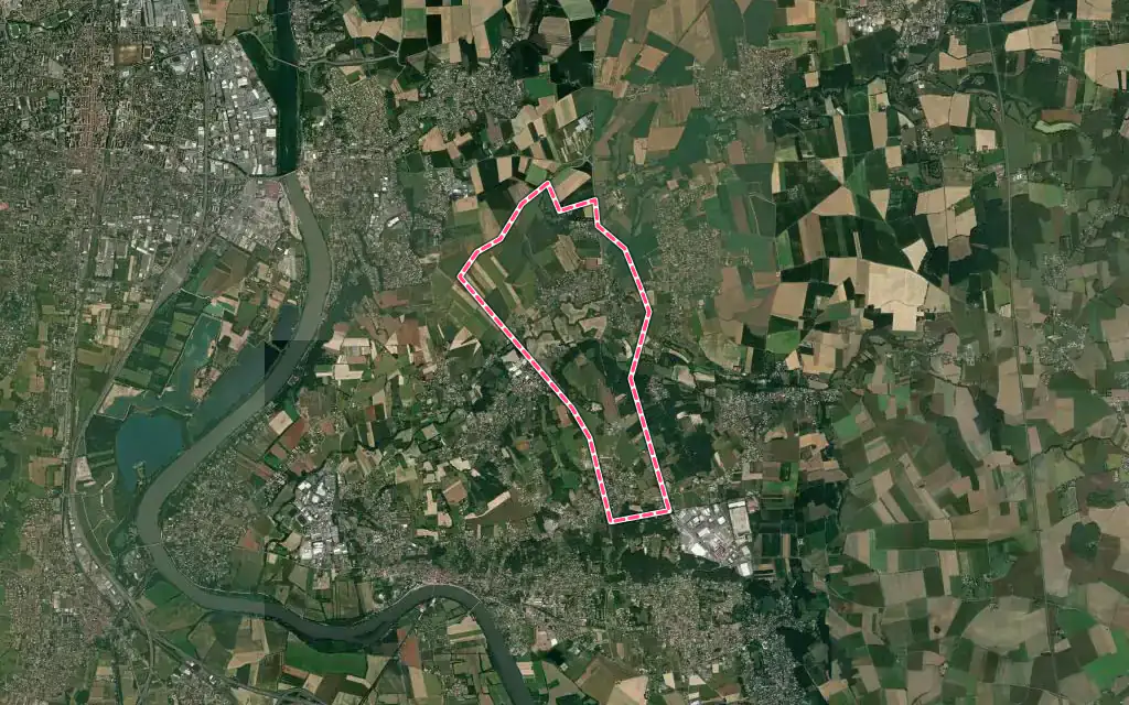 Vue satellite de Sainte-Euphémie avec ses contours administratifs