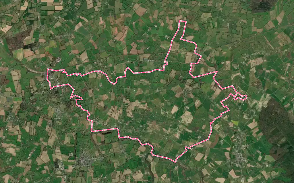 Vue satellite de Sainte-Marguerite-d'Elle avec ses contours administratifs
