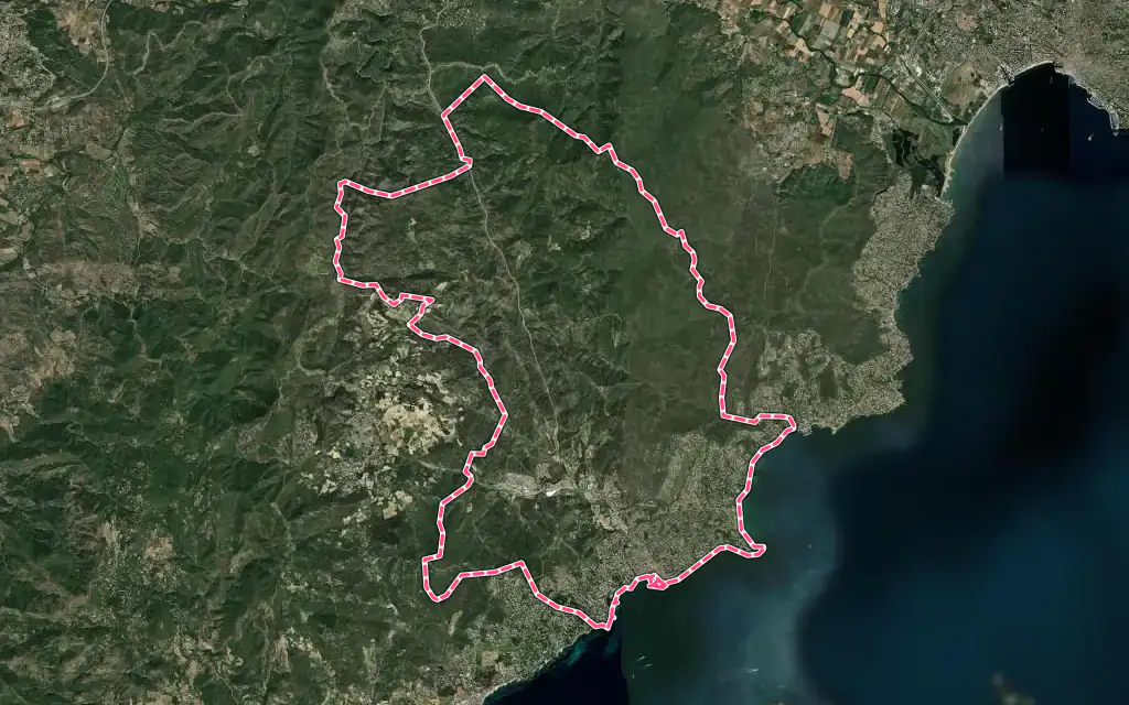 Vue satellite de Sainte-Maxime avec ses contours administratifs