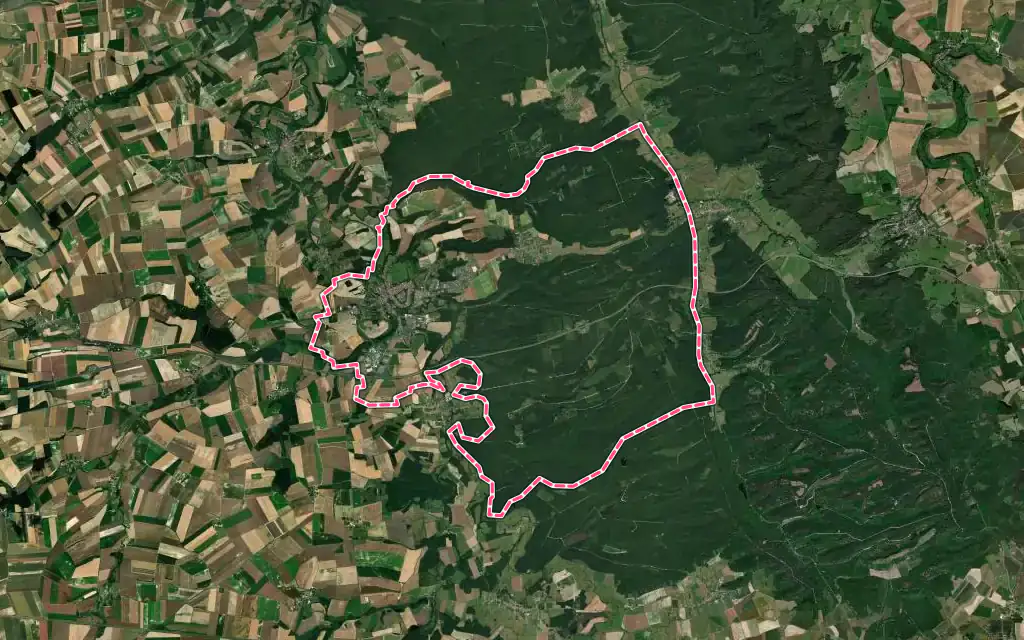 Vue satellite de Sainte-Menehould avec ses contours administratifs