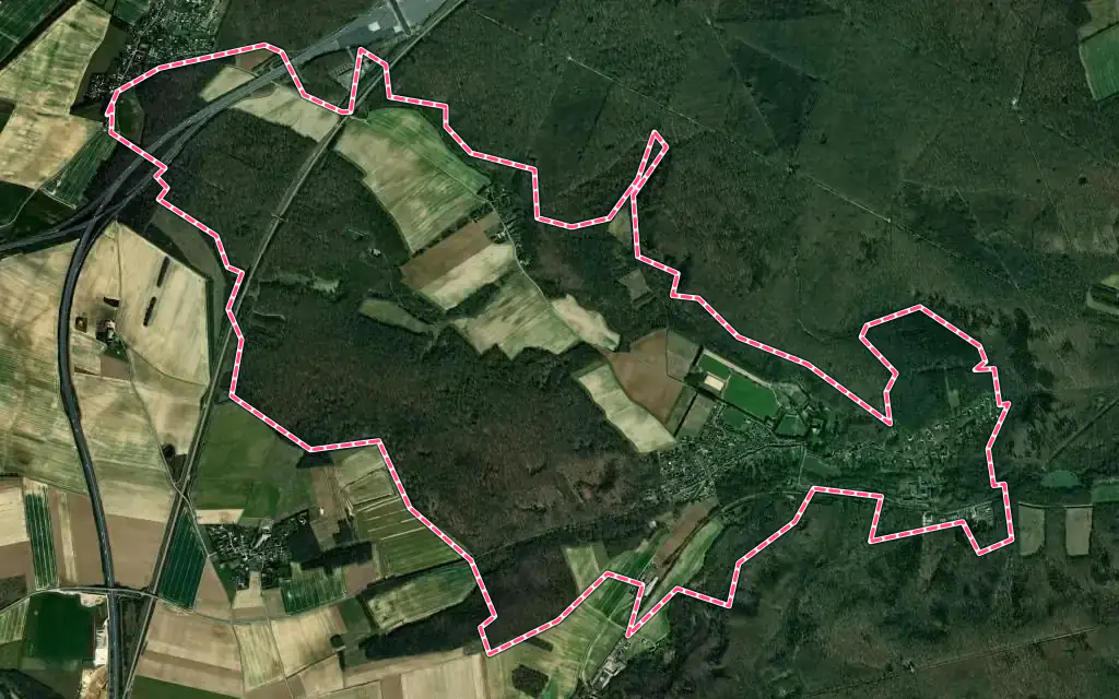 Vue satellite de Sainte-Mesme avec ses contours administratifs