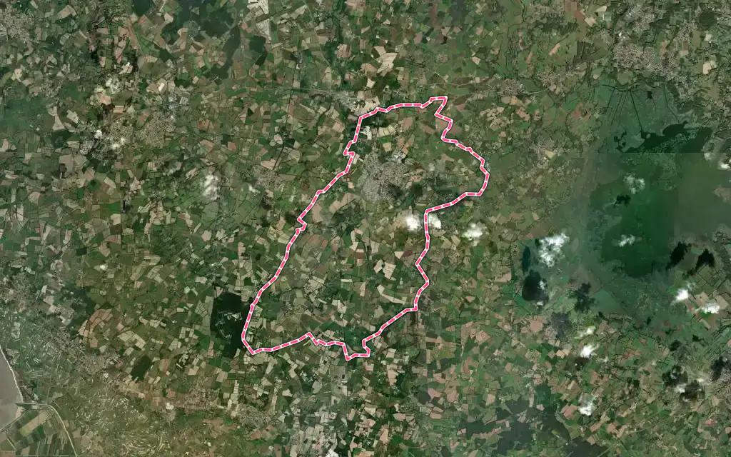 Vue satellite de Sainte-Pazanne avec ses contours administratifs