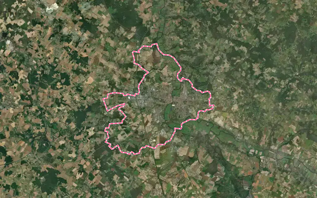 Vue satellite de Saintes avec ses contours administratifs