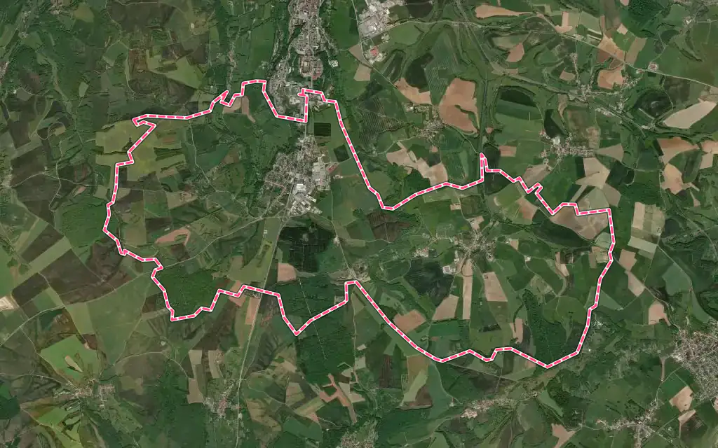 Vue satellite de Saints-Geosmes avec ses contours administratifs