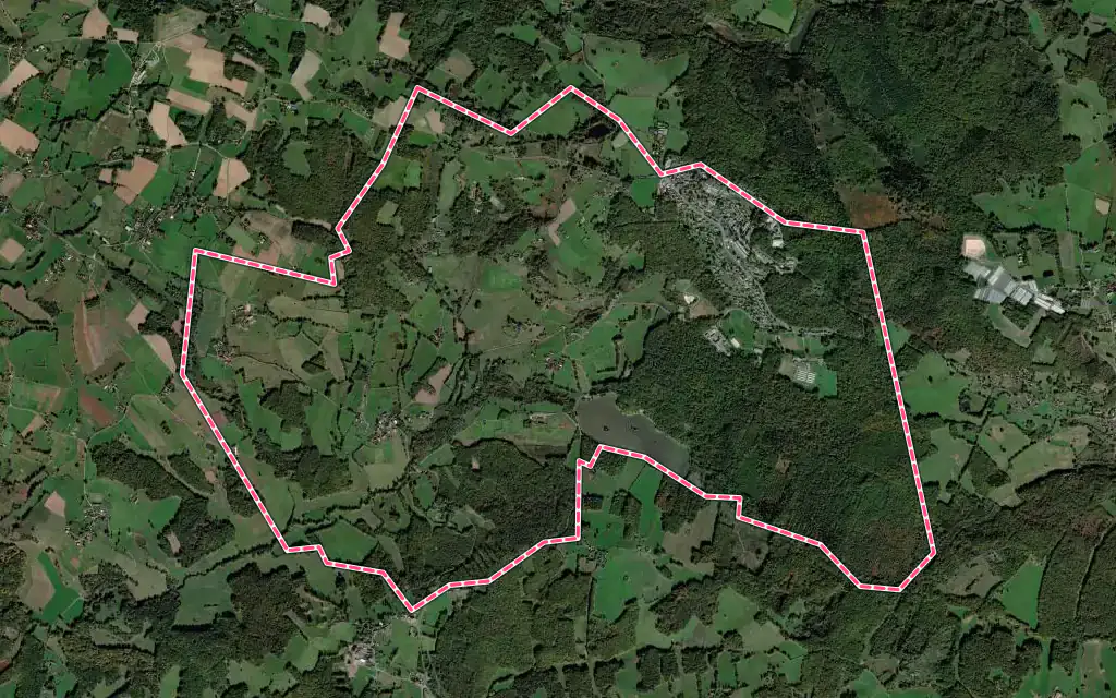 Vue satellite de Salagnac avec ses contours administratifs