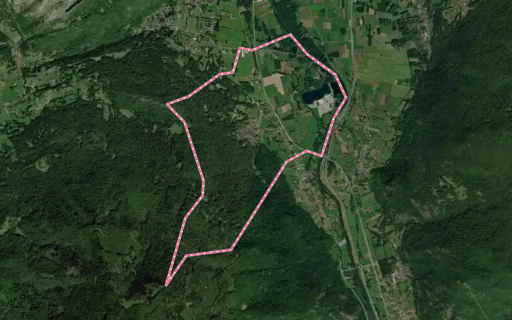 Vue satellite de Saléchan avec ses contours administratifs
