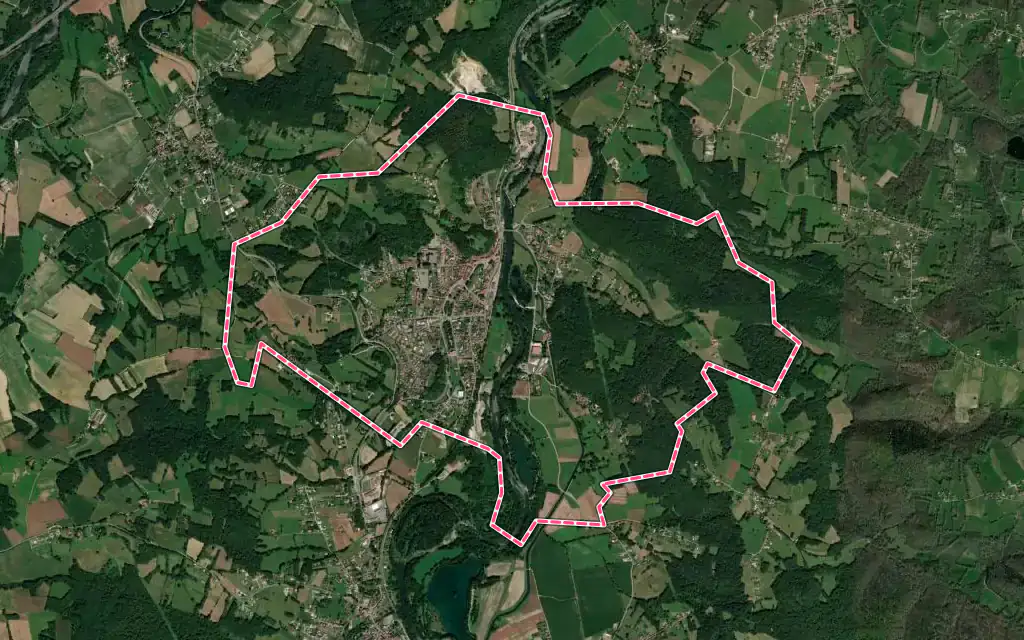 Vue satellite de Salies-du-Salat avec ses contours administratifs