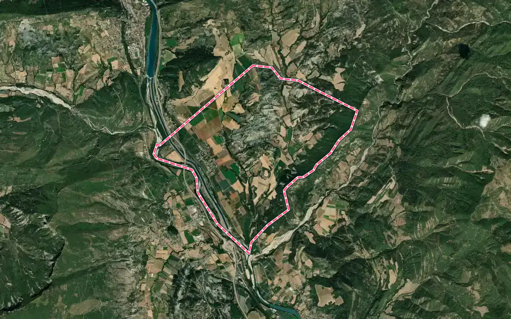 Vue satellite de Salignac avec ses contours administratifs