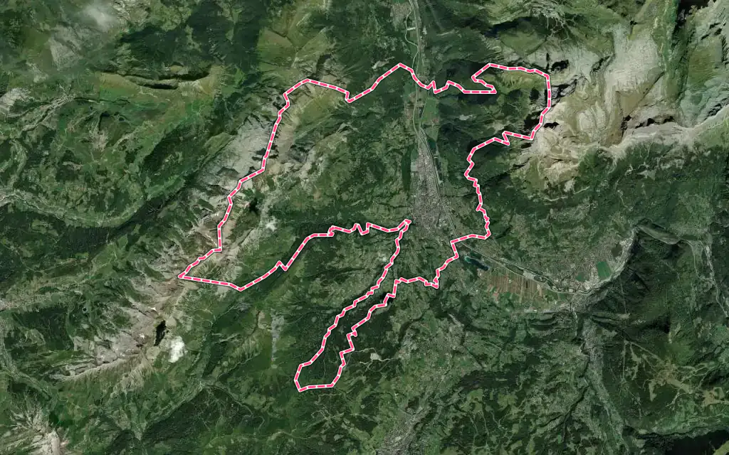 Vue satellite de Sallanches avec ses contours administratifs