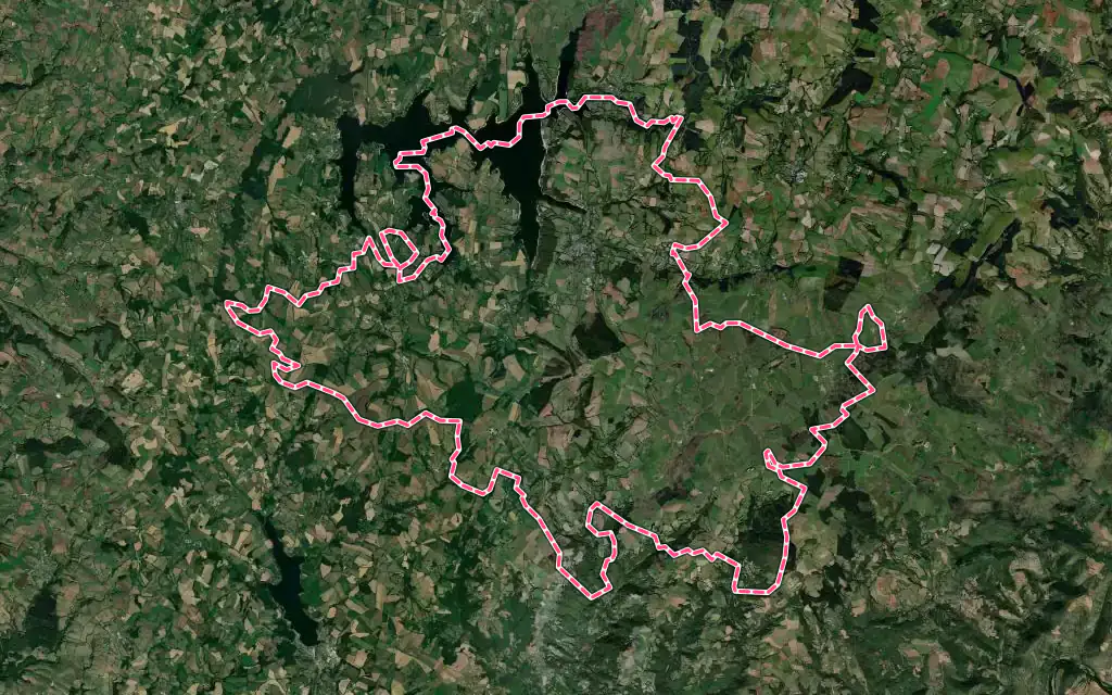 Vue satellite de Salles-Curan avec ses contours administratifs