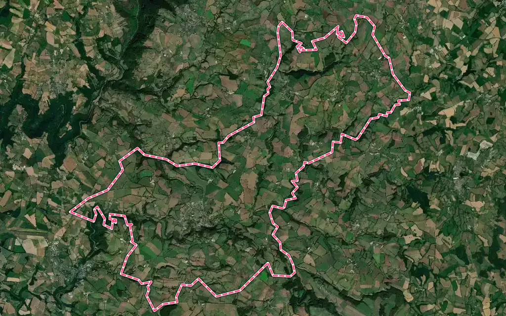 Vue satellite de Salmiech avec ses contours administratifs
