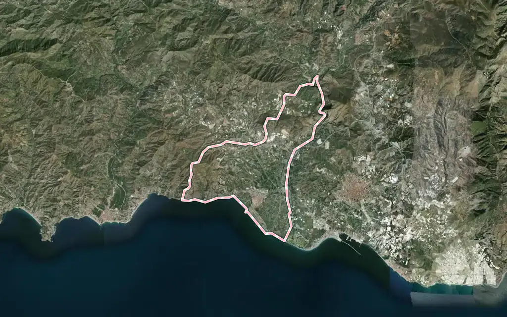 Vista satélite de Salobreña con su contorno administrativo