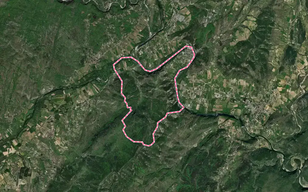 Vue satellite de Sampzon avec ses contours administratifs
