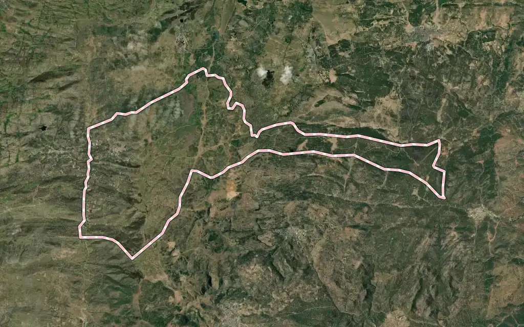 Vista satélite de San Bartolomé de Pinares con su contorno administrativo
