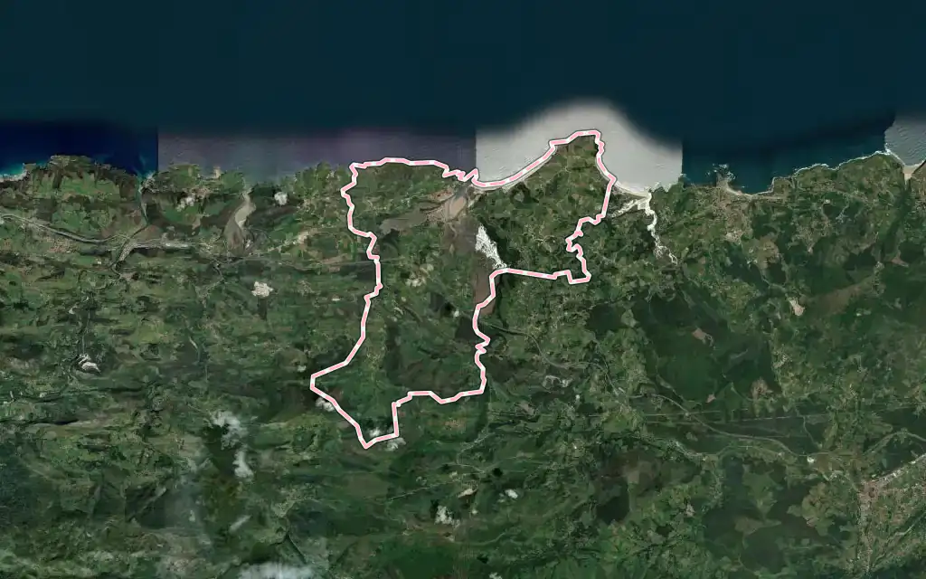 Vista satélite de San Vicente de la Barquera con su contorno administrativo