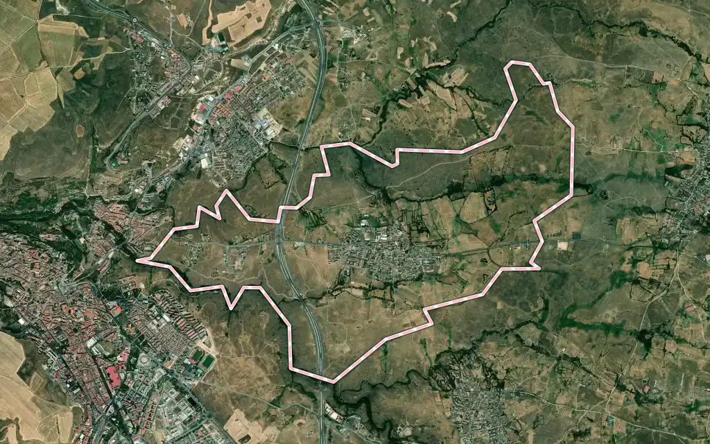 Vista satélite de San Cristóbal de Segovia con su contorno administrativo