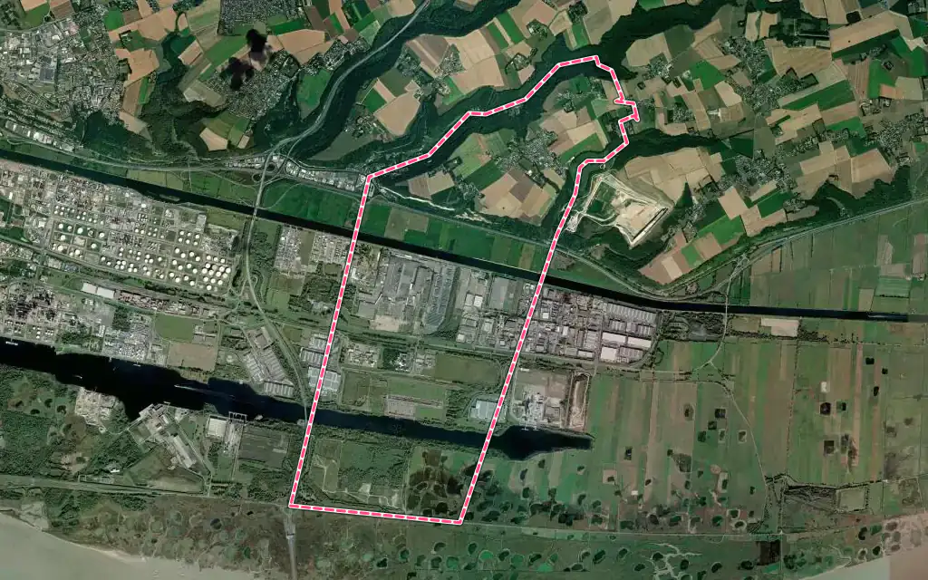 Vue satellite de Sandouville avec ses contours administratifs