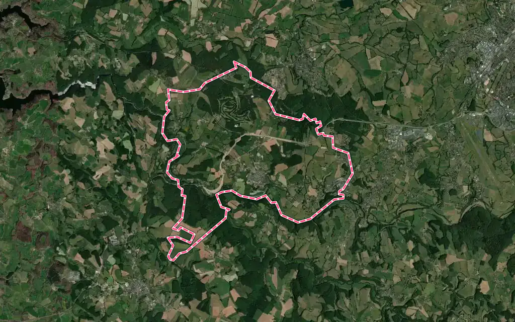 Vue satellite de Sansac-de-Marmiesse avec ses contours administratifs
