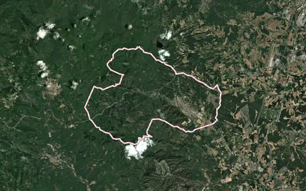 Vista satélite de Santa Coloma de Farners con su contorno administrativo